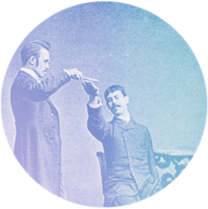Photo d'époque d'hypnose de spectacle dans les tons violacé/ bleu